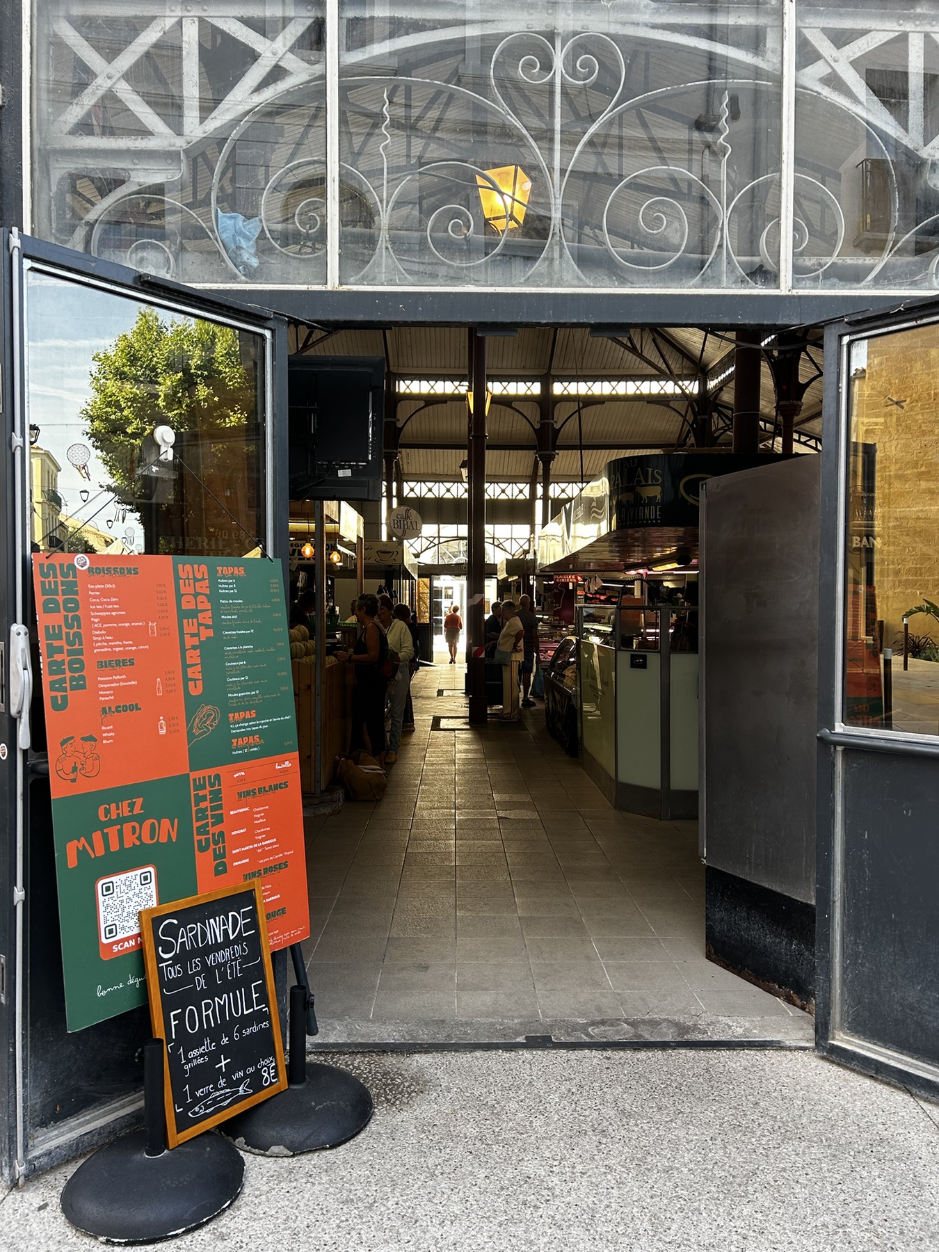 Entrée des Halles de Mèze
